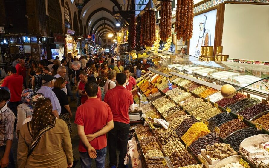 Istanbul: Dolmabahce Palace and Grand Bazaar Tour - Private transport and the value of a short tour