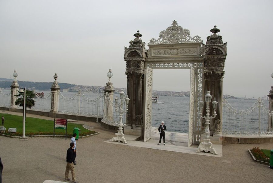 Istanbul: Dolmabahce Palace and Grand Bazaar Tour - Cancellation, access, and planning details