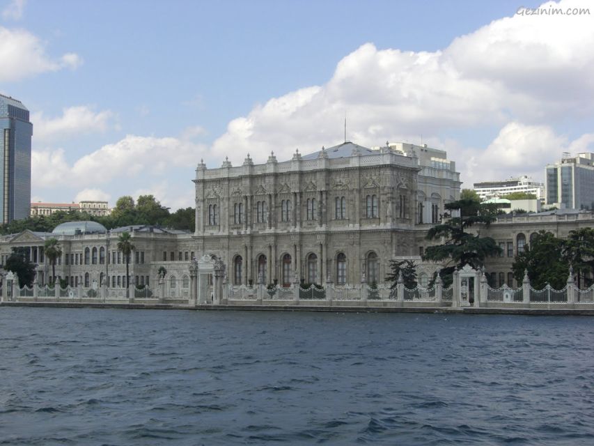 Istanbul: Dolmabahçe Palace and Uskudar Guided Tour - From your hotel to the first Bosphorus bridge