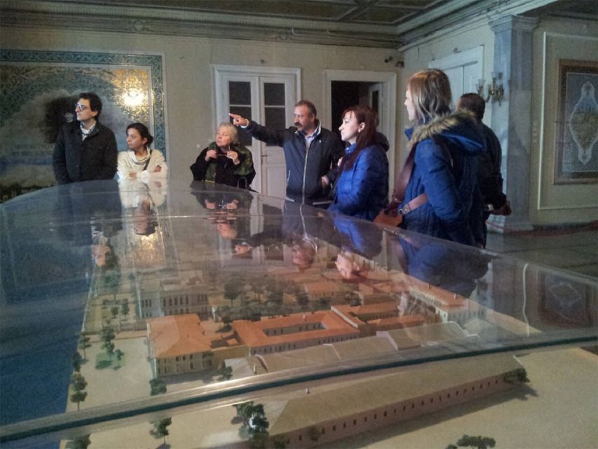 Istanbul: Dolmabahçe Palace and Uskudar Guided Tour - What you may and may not see inside