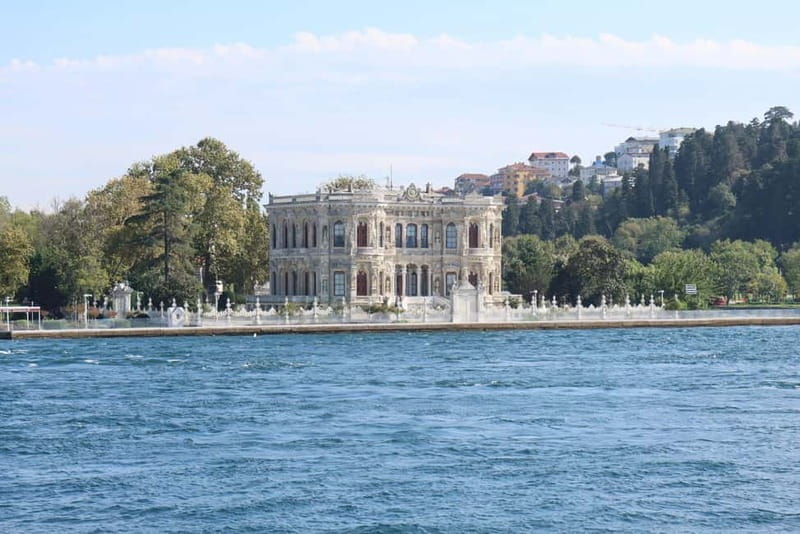 İstanbul: Dolmabahçe Palace & Boat tour - The second Bosphorus stretch