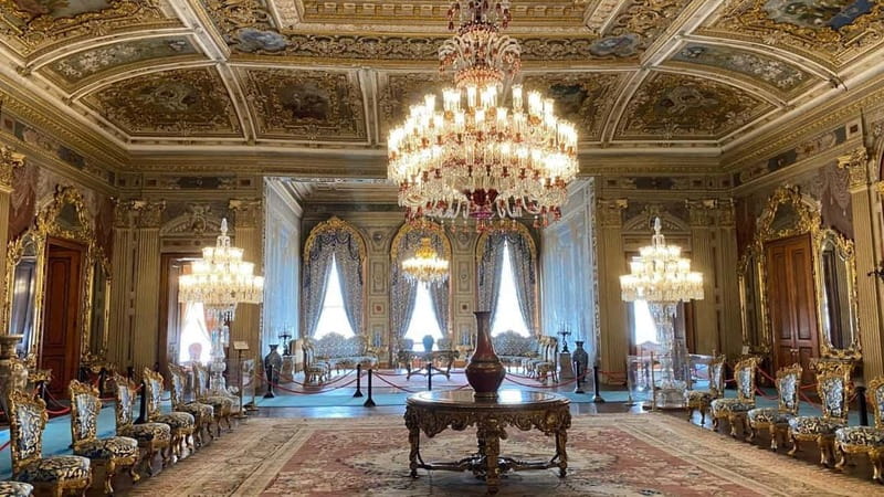 İstanbul: Dolmabahçe Palace & Boat tour - Finishing near Eminönü and the Spice Bazaar