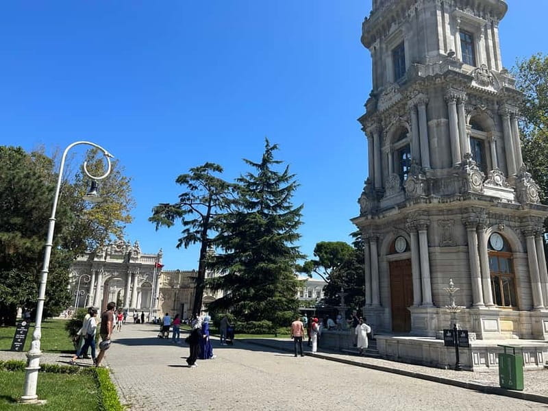 Istanbul: Dolmabahce Palace Guided Tour - What the guides add to the experience