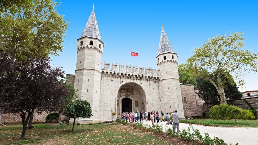 Istanbul: Topkapi Palace and Harem Guided Tour - The Bosphorus terraces are part of the reward