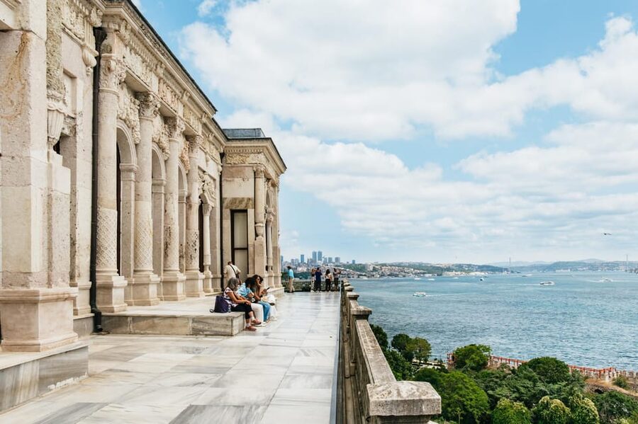 Istanbul: Topkapi Palace and Harem Guided Tour with Ticket - Meeting in Sultanahmet, with no room for lateness