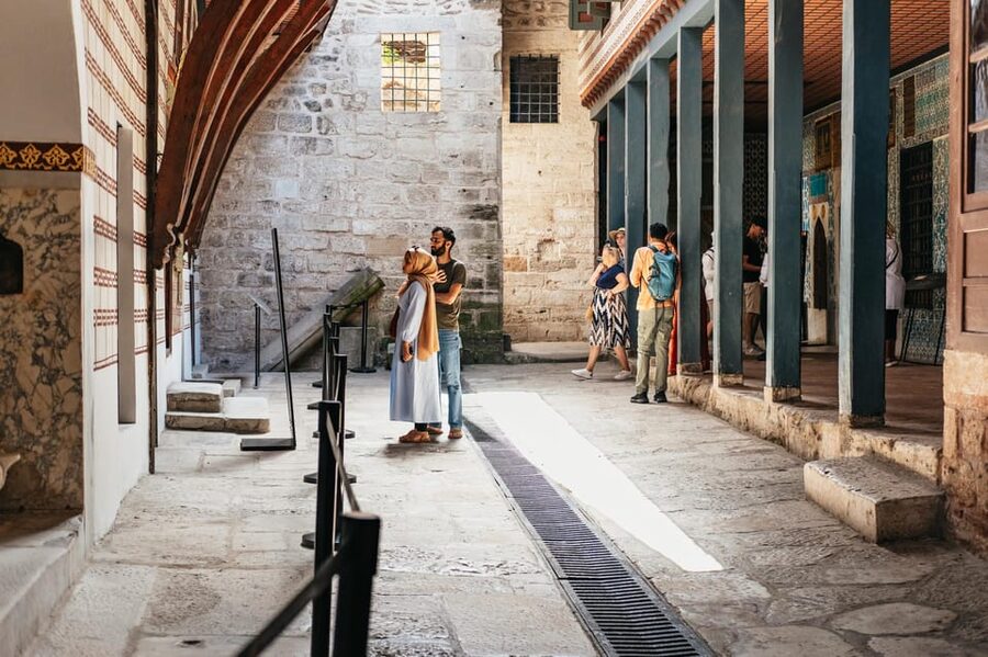 Istanbul: Topkapi Palace and Harem Guided Tour with Ticket - The Harem explains private life and palace power