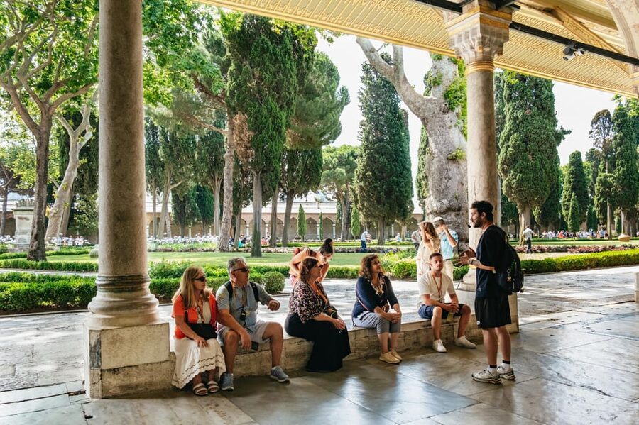 Istanbul: Topkapi Palace and Harem Guided Tour with Ticket - Terraces, Golden Horn views, and a useful pause