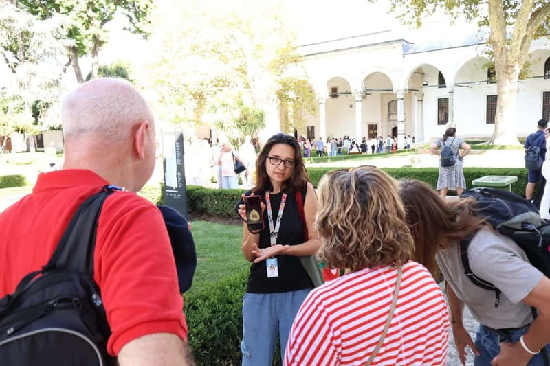 Istanbul: Topkapi Palace and Harem Museum Tour with Ticket - Entering Topkapi Palace without the long ticket queue