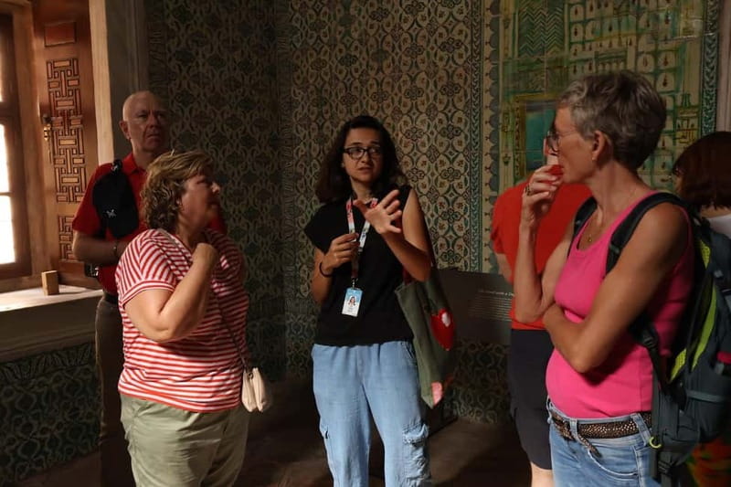Istanbul: Topkapi Palace and Harem Museum Tour with Ticket - Courtyards, chambers, and Ottoman court life