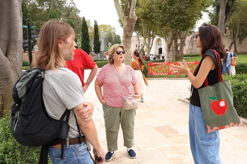Istanbul: Topkapi Palace and Harem Museum Tour with Ticket - Meeting at the Fountain of Sultan Ahmed III