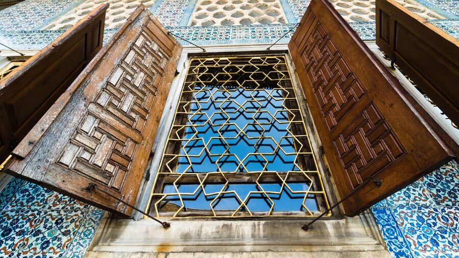 Istanbul: Topkapi Palace Guided Tour w/ Skip-the-Ticket-Line - Bosphorus and Golden Horn views
