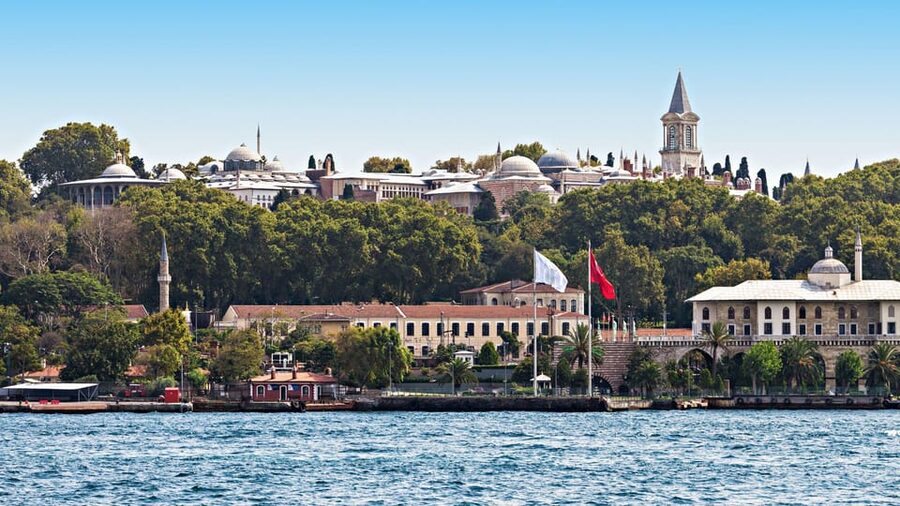 Istanbul: Topkapi Palace Guided Tour w/ Skip-the-Ticket-Line - Meeting behind the Blue Mosque