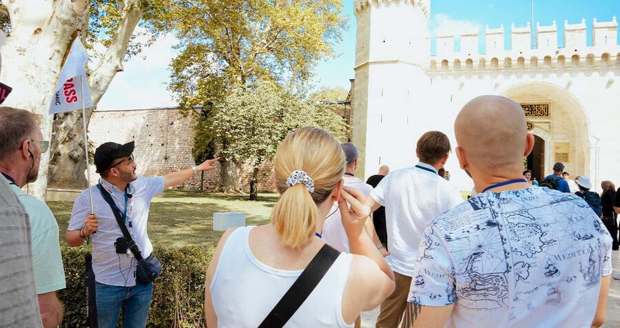 Istanbul: Topkapi Palace & Harem Express Highlight Tour - Practical tips for a smoother visit