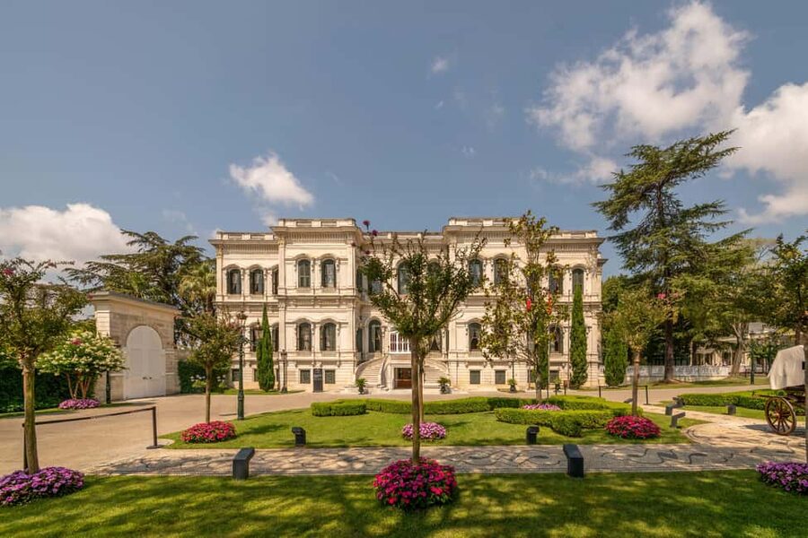 Istanbul: Yildiz Palace & Museum Skip the Ticket Line Entry - Inside the palace rooms and museum displays