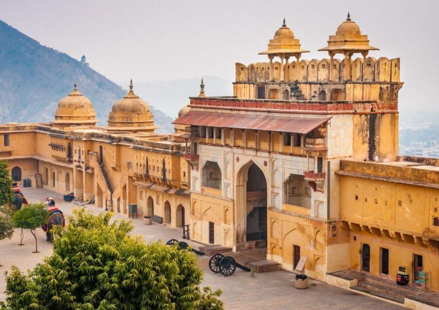 Jaipur: Amber Fort, City Palace and Hawa Mahal Private Tour - Hawa Mahal from the road