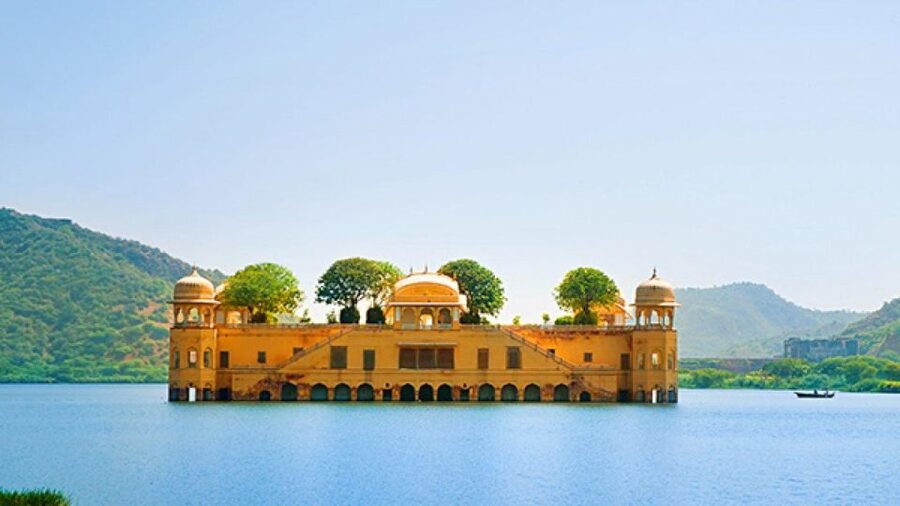Jaipur: Amber Fort, City Palace and Hawa Mahal Private Tour - Food, entrance fees, and the real value of $40