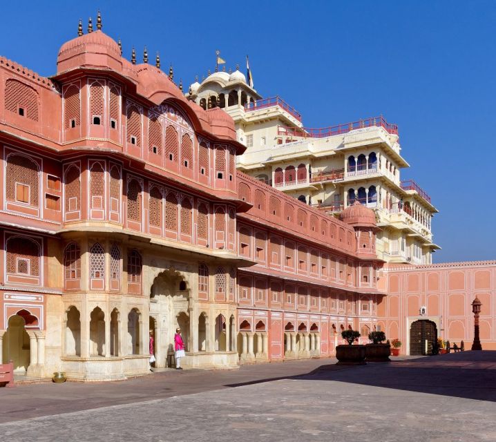Jaipur: Amber Fort, City Palace and Hawa Mahal Private Tour - Amber Fort and the old royal capital