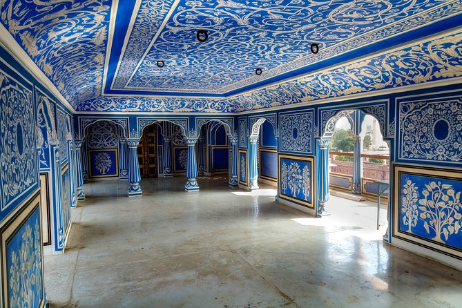 Jaipur: City Palace, Hawa Mahal & Jantar Mantar Private Tour - Hawa Mahal and Its 953 Jharokhas