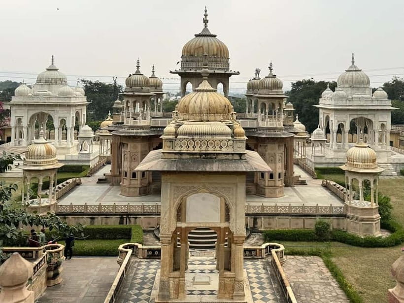 Jaipur: Heritage Forts & Palaces Tour with Monkey Temple - Galta Ji: a quieter finish with monkeys and springs