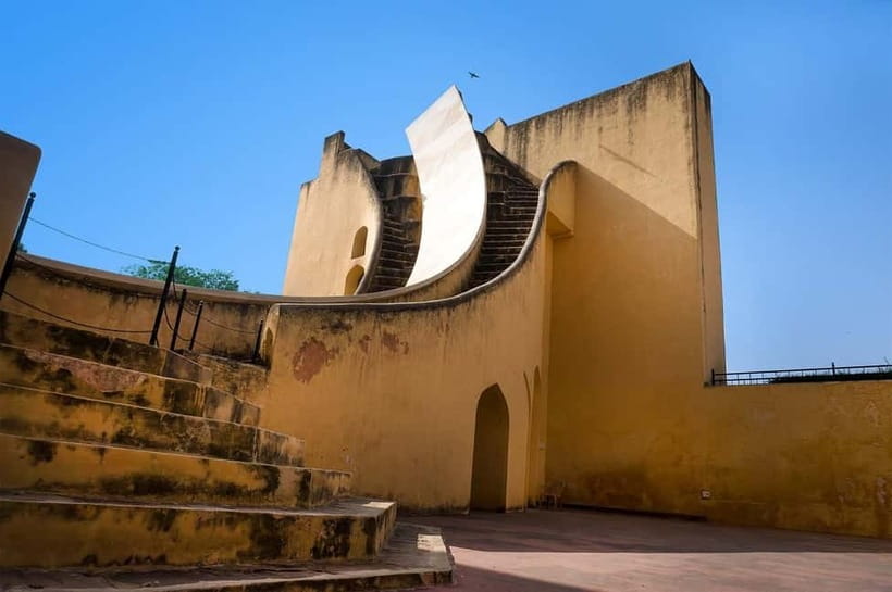 Jaipur: Night Open Jeep Safari with City Lights & Palaces - Nahargarh Fort for the Jaipur skyline
