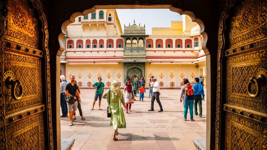 Jaipur Sightseeing by Tuk-Tuk: Temples, Palaces & Markets - Jal Mahal: a short photo stop by the water