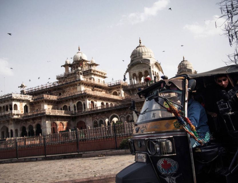Jaipur Sightseeing by Tuk-Tuk: Temples, Palaces & Markets - City Palace: royal courtyards and decorated rooms
