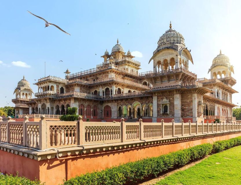 Jaipur Sightseeing by Tuk-Tuk: Temples, Palaces & Markets - Jantar Mantar and its giant instruments