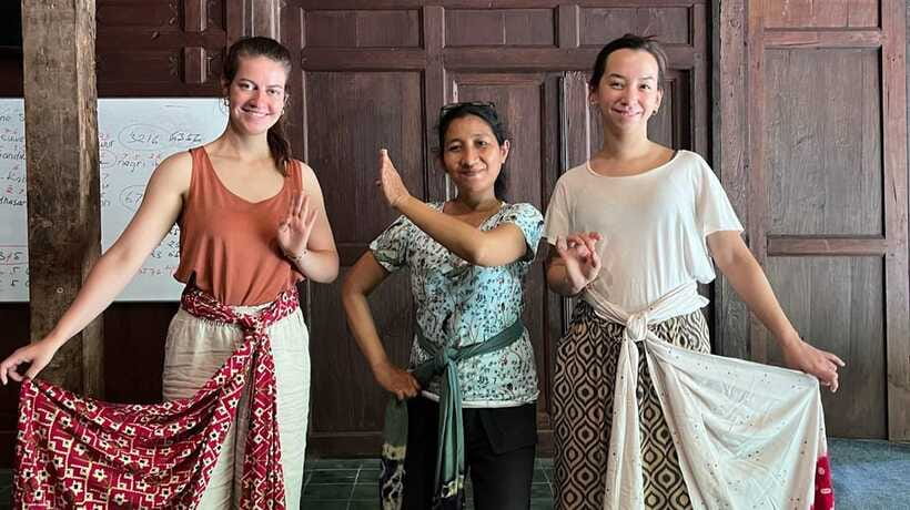 Javanese Dance Workshop with Kraton Palace Dancer - Who should book this experience?