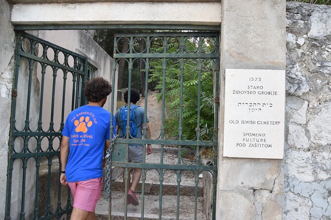 Jewish Heritage & Diocletian's Palace Private Split Tour - Entering Split’s synagogue