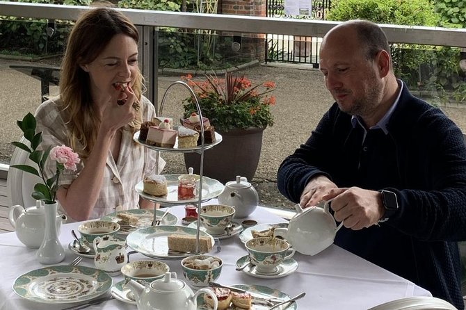 Kensington Palace VIP Garden Tour with Royal High Tea - Round Pond and Queen Caroline’s gardens