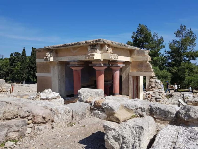 Knossos Palace and Pottery experience. Excursion Safari - Knossos before the crowds arrive