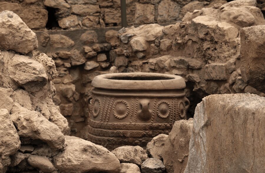 Knossos Palace Private Tour with Licensed Guide and Tickets - Frescoes that bring Minoan art into view