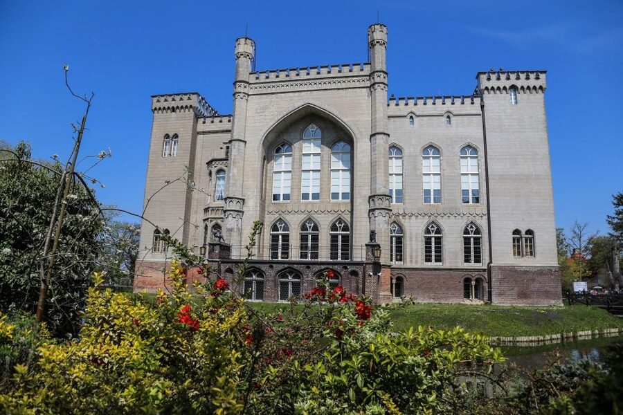 Kornik Castle and Rogalin Palace Half-Day Private Tour - Who should book this tour?