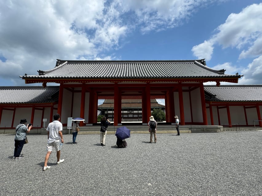 Kyoto: Discover Every Bit of Kyoto Imperial Palace - The palace grounds and traditional architecture