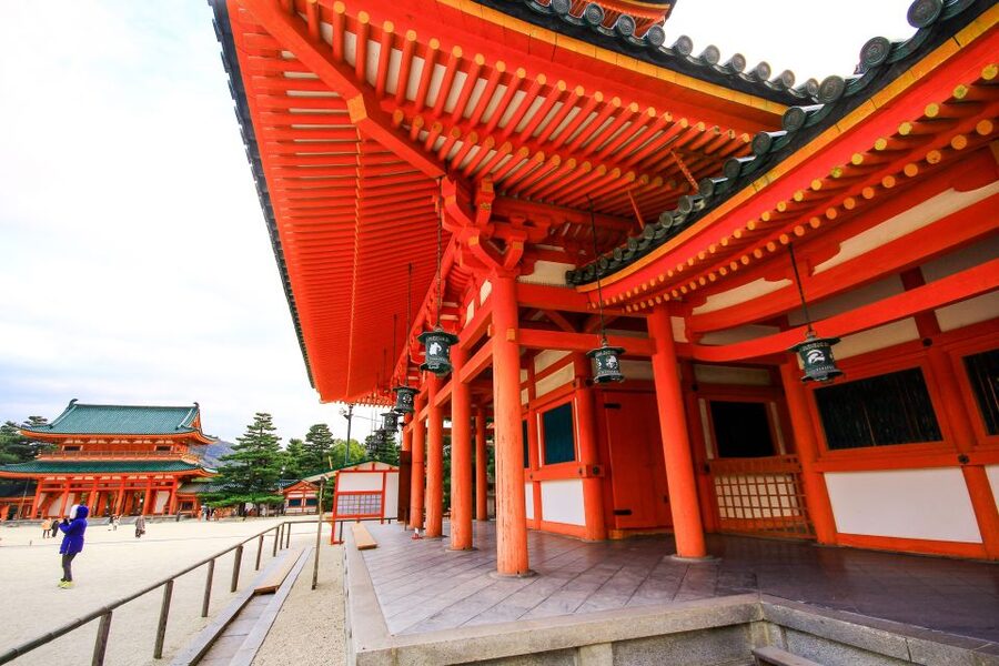 Kyoto: Imperial Palace & Nijo Castle Guided Walking Tour - Who Should Book This Kyoto Walk?