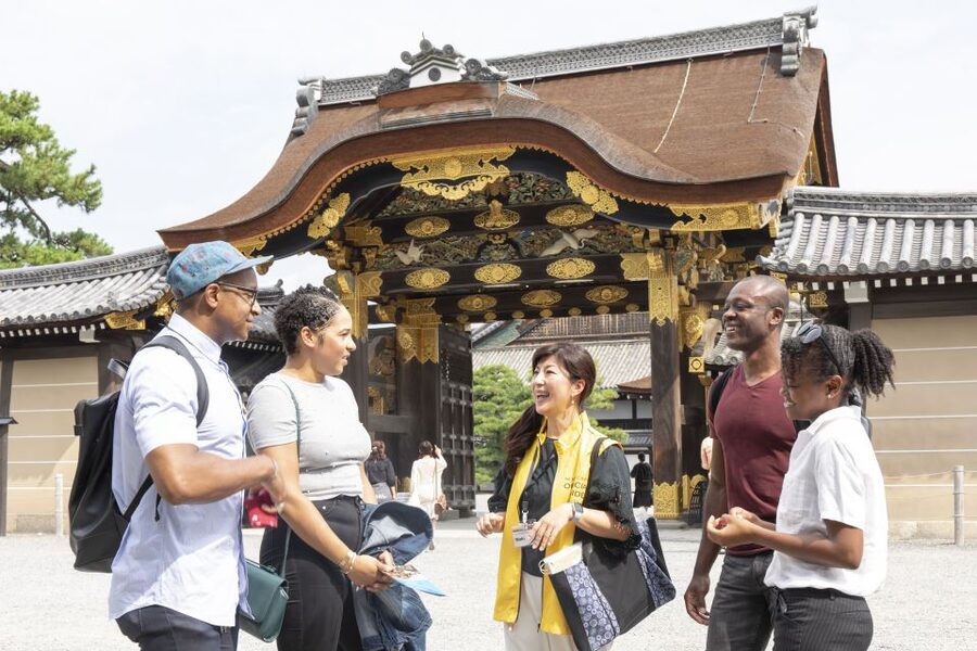 Kyoto: Nijo-jo Castle and Ninomaru Palace Guided Tour - Why Nijo Castle matters in Kyoto