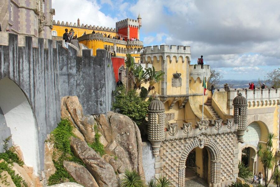 Lisboa: Sintra, Pena Palace, Cascais and Cabo da Roca - Medieval Sintra and the Palace of the Village