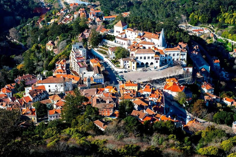 Lisbon: Pena Palace, Qta Regaleira, Moorish Castle & Cascais - Who should book this tour?