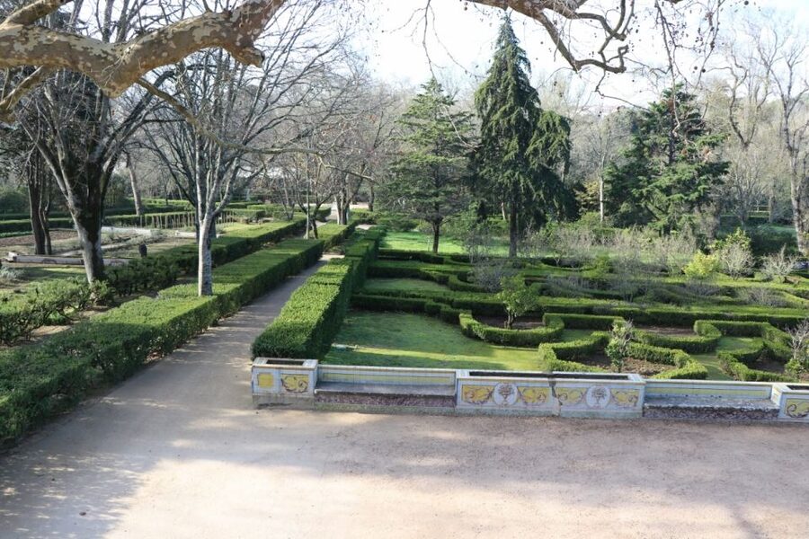 Lisbon: Private Historical Tour to Queluz and Ajuda Palaces - Guide quality and the value of a private group