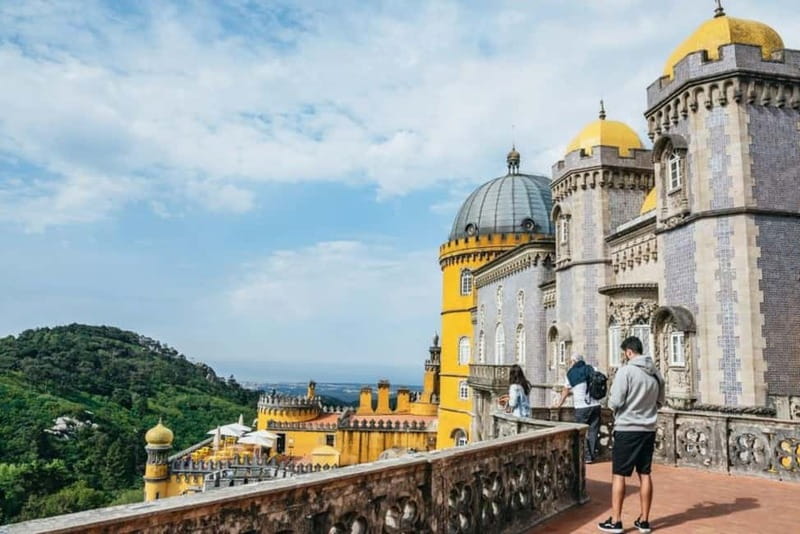 Lisbon: Sintra, Pena Palace, Moorish Castle & Regaleira Tour - The guides: where the tour earns its praise