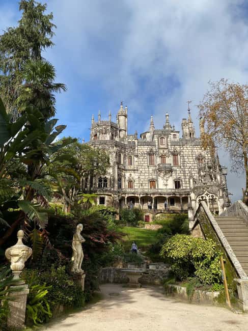 Lisbon: Sintra Tour with Pena Palace and Quinta da Regaleira - Why a small van makes Sintra easier