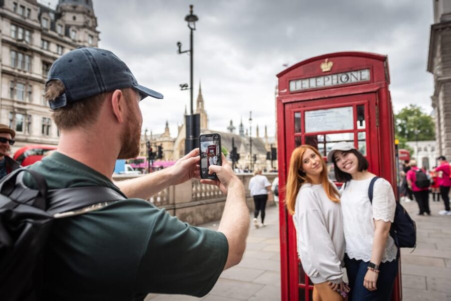 London: Big Ben, Churchill War Rooms & Buck'ham Palace Tour - The guides are the main reason to book