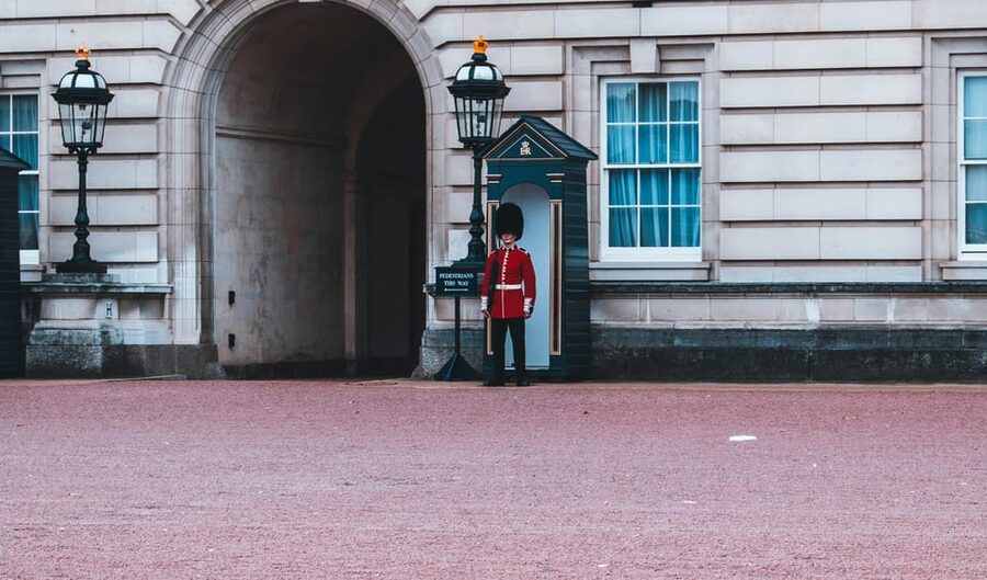 London: Buckingham Palace and Changing of the Guards Tour - Is $23 a fair price?