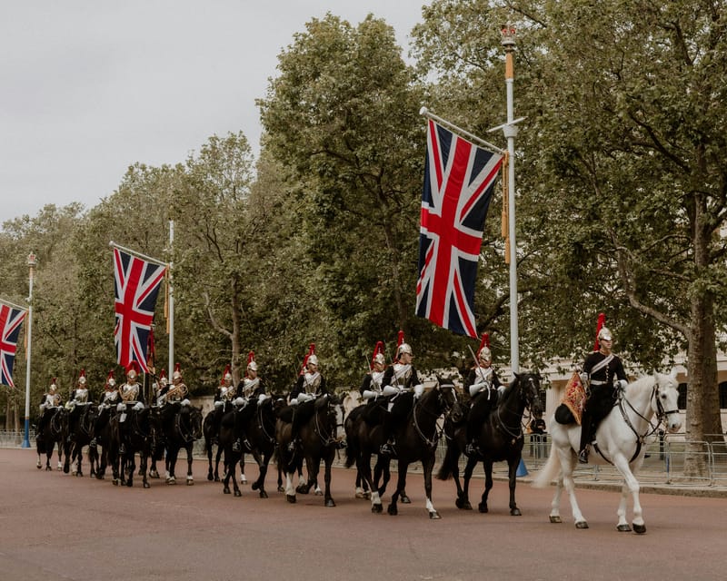 London: Buckingham Palace and Changing of the Guards Tour - Who will enjoy this two-hour outing?