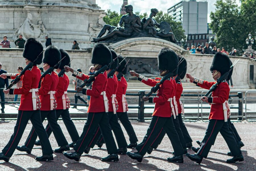 London: Buckingham Palace and Changing of the Guards Tour - Buckingham Palace from the outside