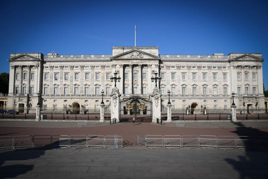 London: Buckingham Palace & Big Ben & Abbey Private Tour - Whitehall and Horse Guards Parade