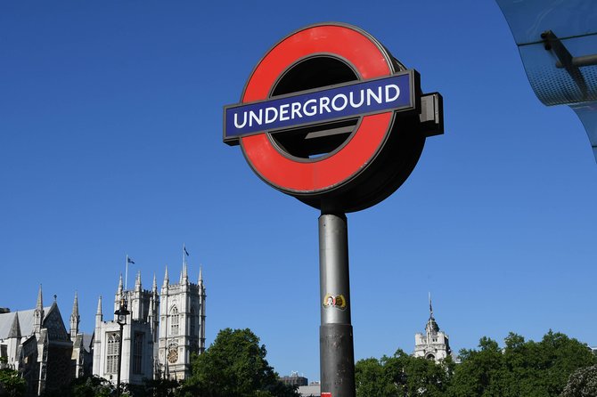 London: Buckingham Palace & Big Ben (& Westminster Abbey entry) - Trafalgar Square and the view toward national culture