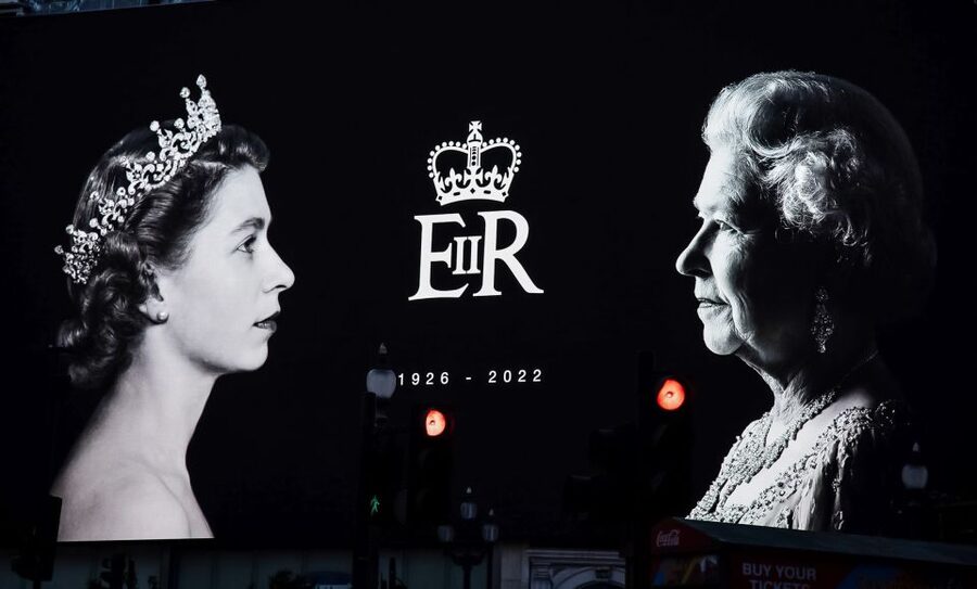 London: Buckingham Palace Entry & Changing of the Guard Tour - Key points at a glance