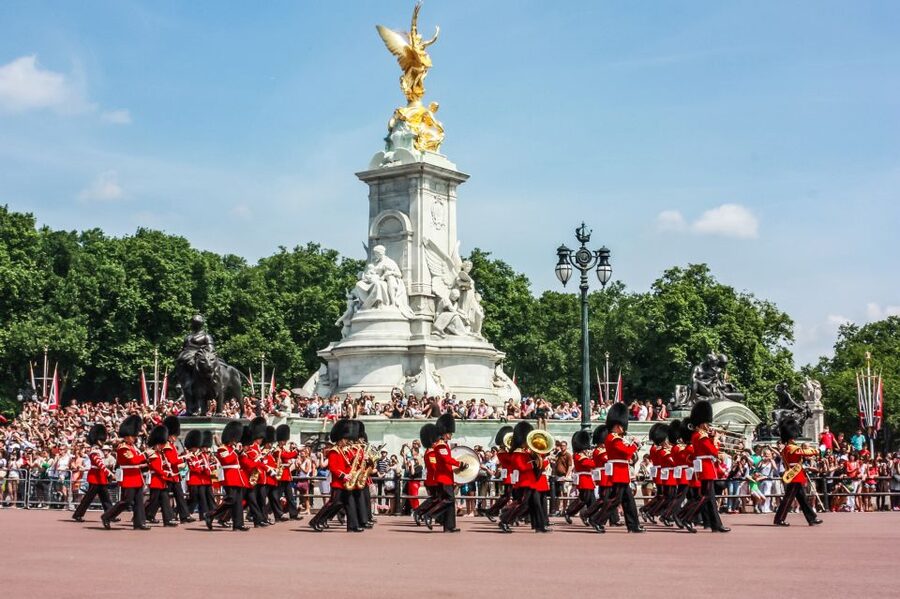 London: Buckingham Palace Entry & Changing of the Guard Tour - Starting at the Duke of York Column