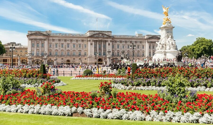 London: Buckingham Palace Entry & Changing of the Guard Tour - Who should book this experience?